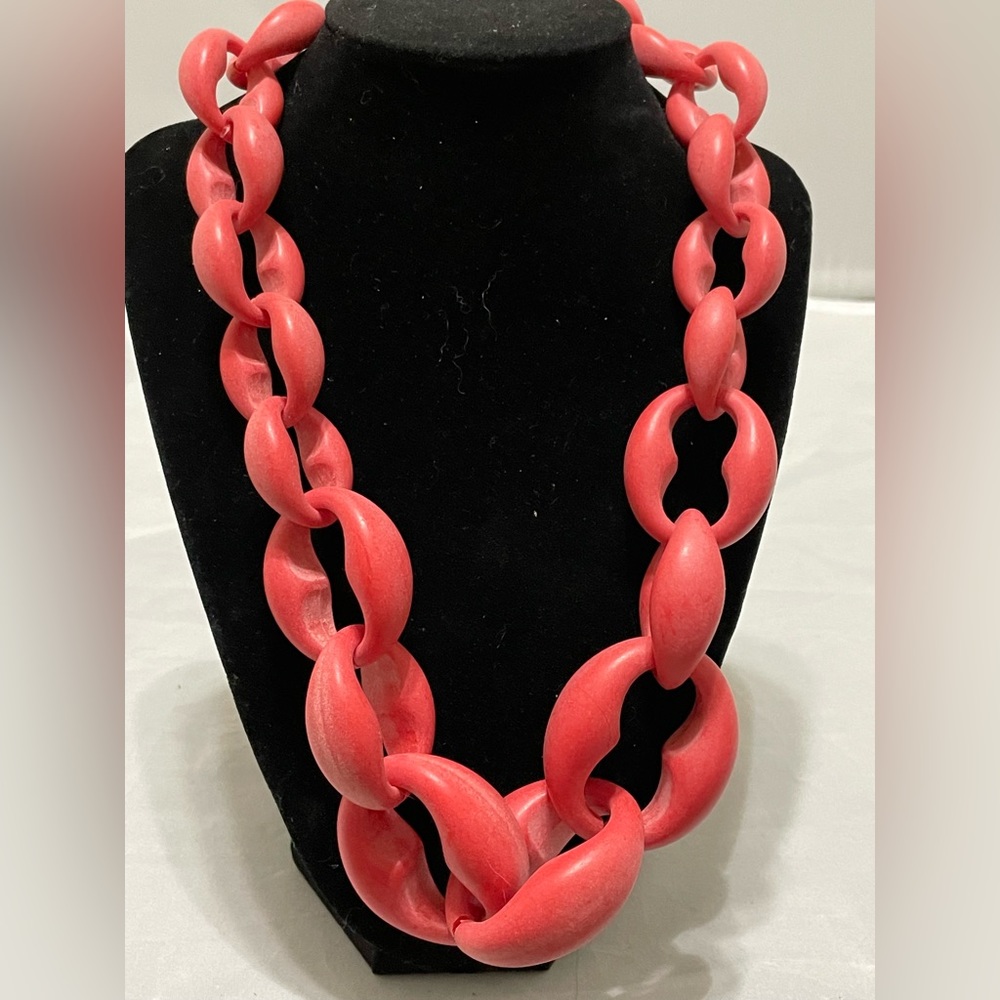 Alisha d large chunk Acrylic Necklace